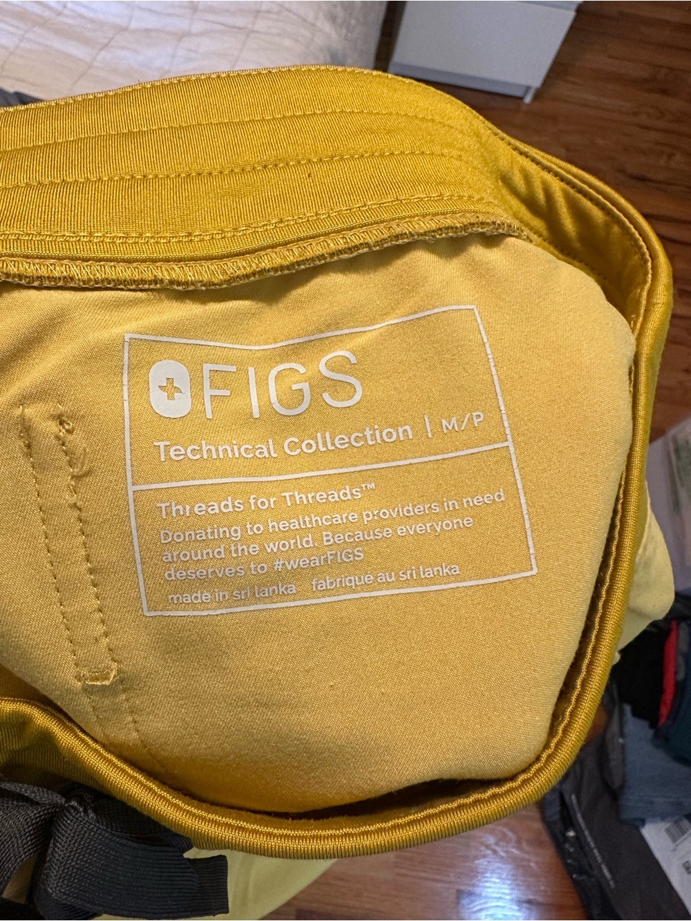 FIGS woman’s Zamora Gold scrub pants - m/p - Picture 3 of 3